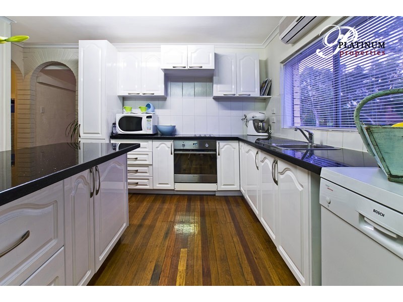400 Bayview Street, Paradise Point QLD 4216