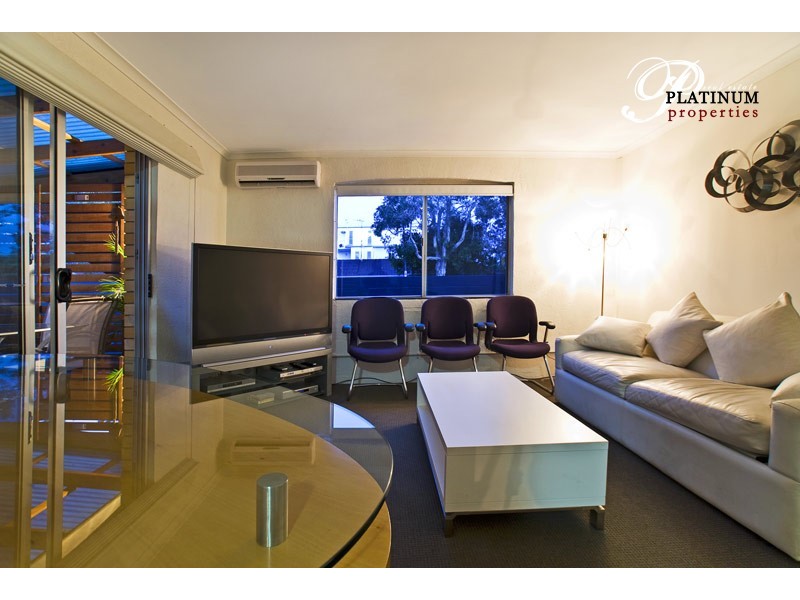 400 Bayview Street, Paradise Point QLD 4216