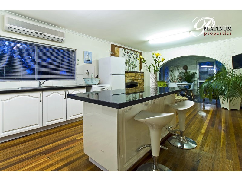 400 Bayview Street, Paradise Point QLD 4216