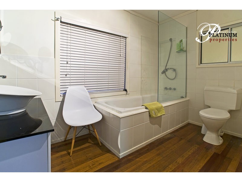 400 Bayview Street, Paradise Point QLD 4216