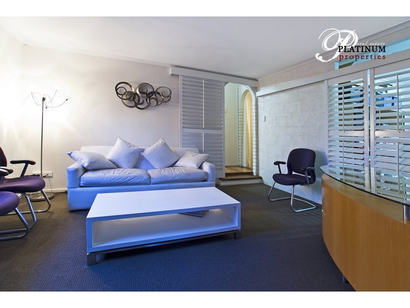 400 Bayview Street, Paradise Point QLD 4216