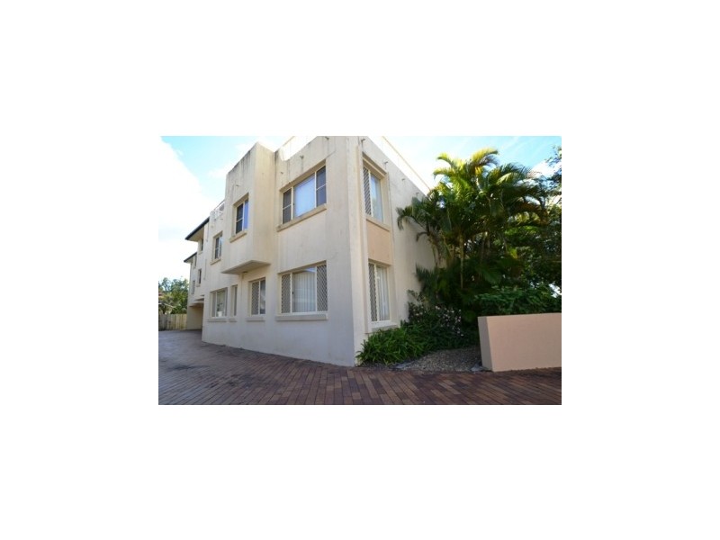 12 Madang Crescent, Runaway Bay QLD 4216