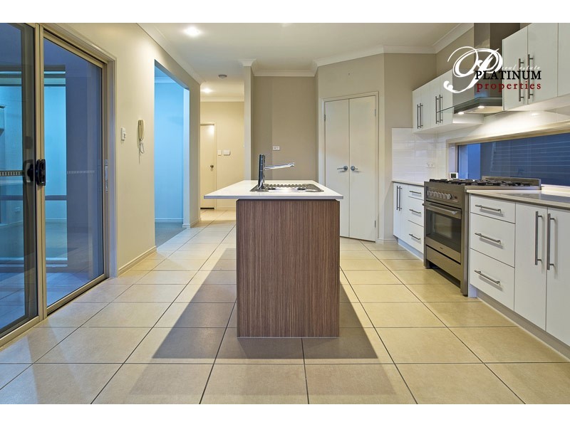 34 River Links BVD. East, Helensvale QLD 4212