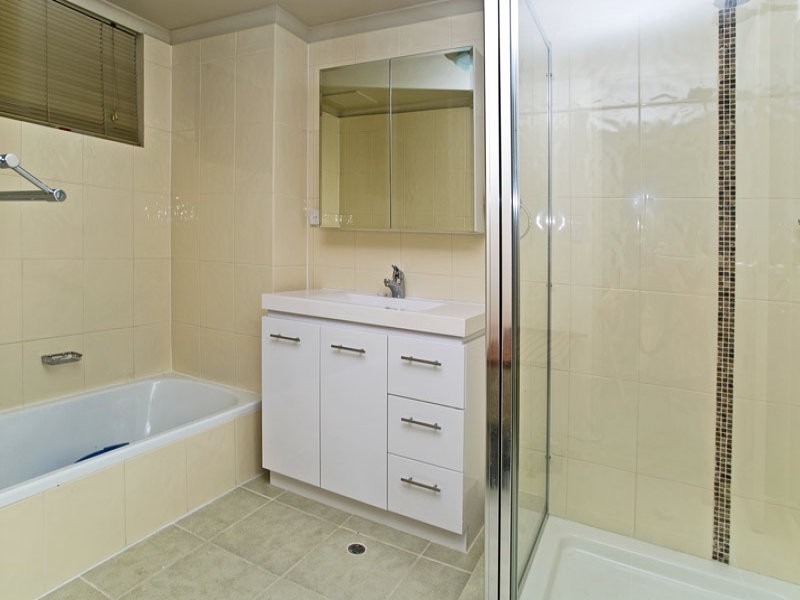 2/61 Bayview Street, Runaway Bay QLD 4216