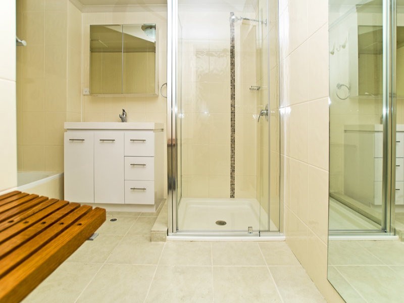 2/61 Bayview Street, Runaway Bay QLD 4216