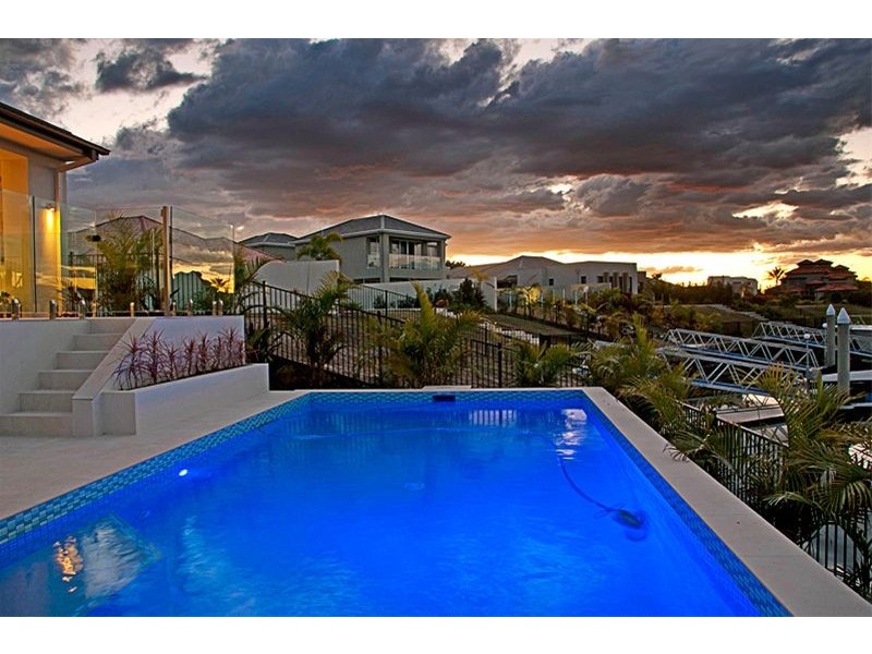 2230 Glengallon Way, Hope Island QLD 4212