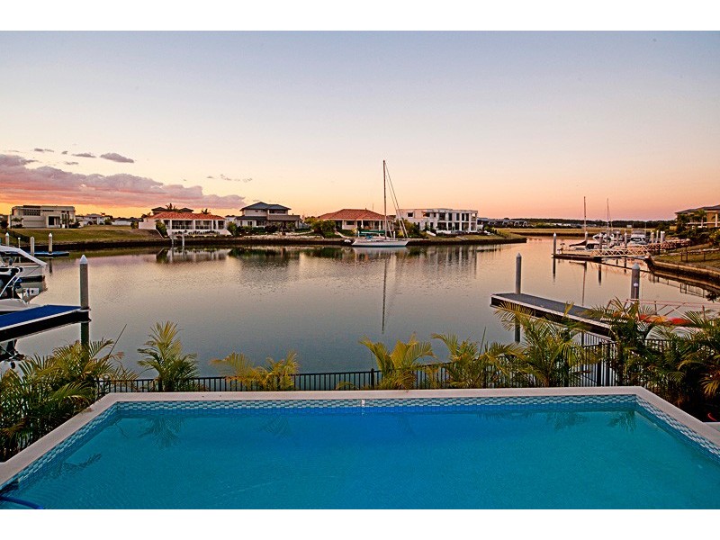 2230 Glengallon Way, Hope Island QLD 4212