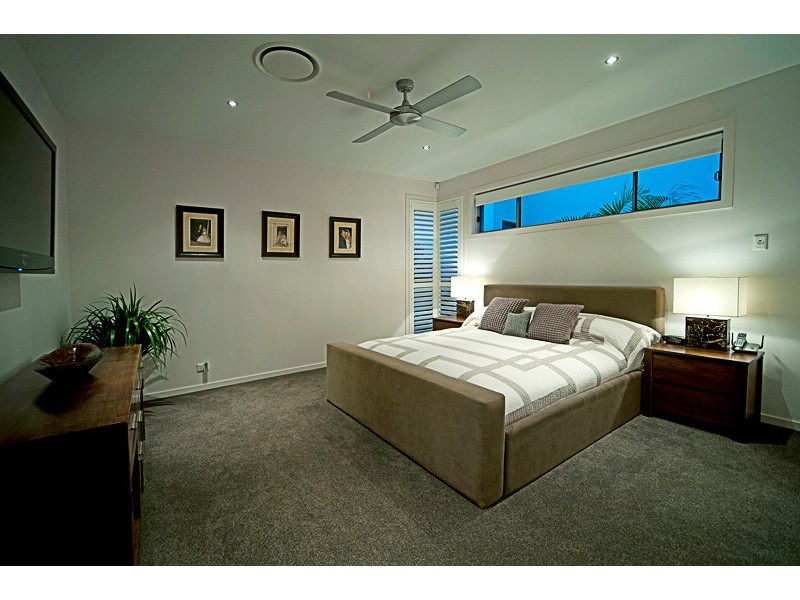 2230 Glengallon Way, Hope Island QLD 4212