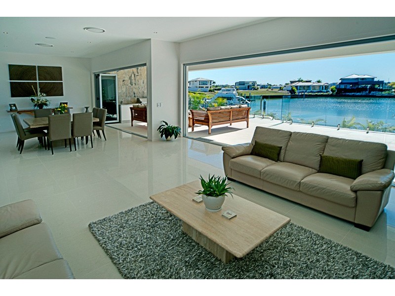 2230 Glengallon Way, Hope Island QLD 4212
