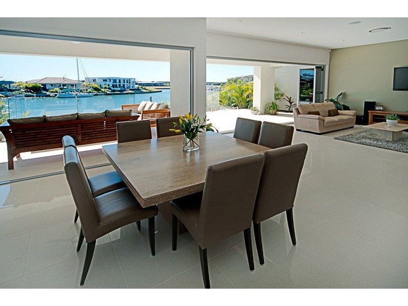 2230 Glengallon Way, Hope Island QLD 4212