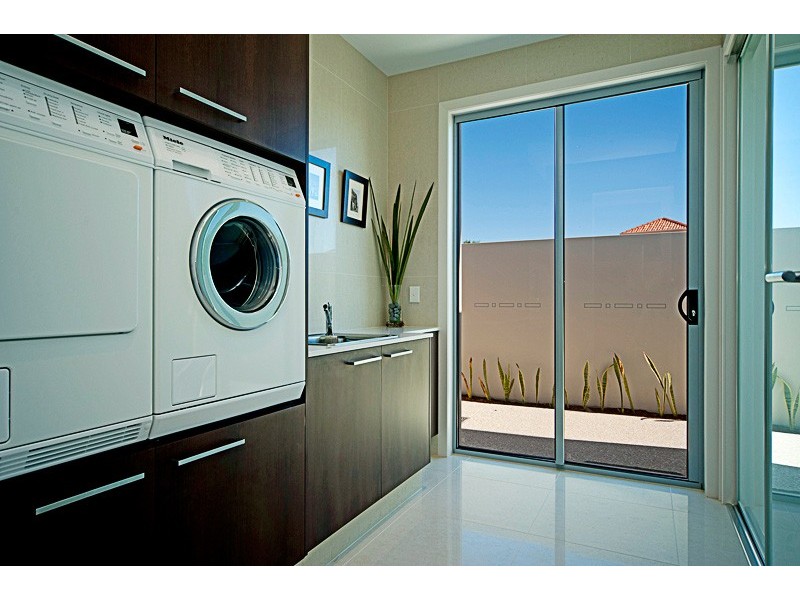 2230 Glengallon Way, Hope Island QLD 4212