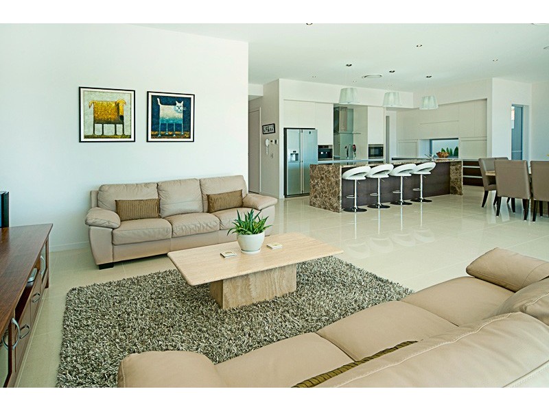 2230 Glengallon Way, Hope Island QLD 4212