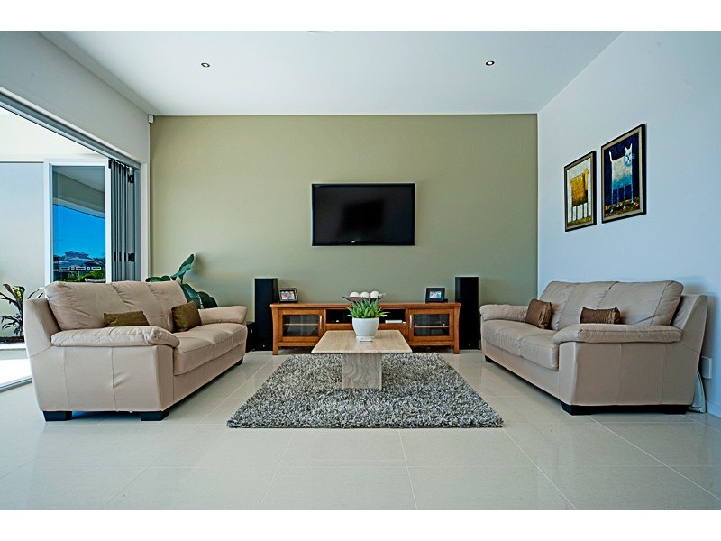 2230 Glengallon Way, Hope Island QLD 4212