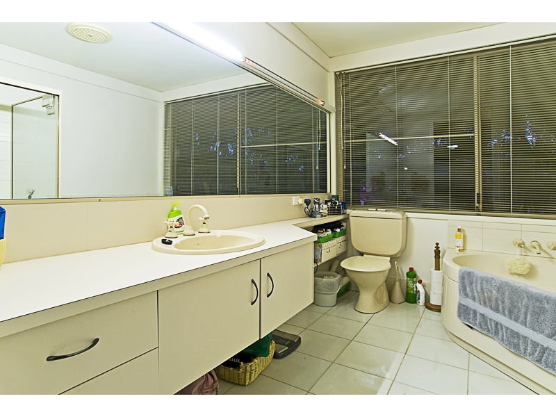 1 Riverbank Court, Ashmore QLD 4214