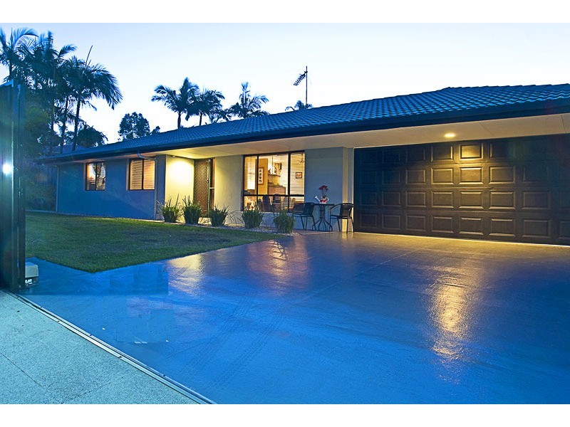 1 Boonah Court, Helensvale QLD 4212
