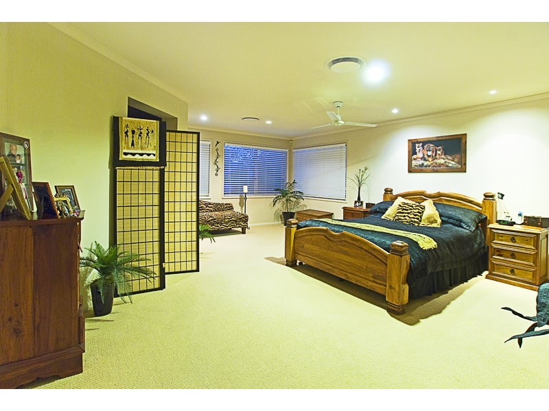 44 Crestwood Drive, Molendinar QLD 4214