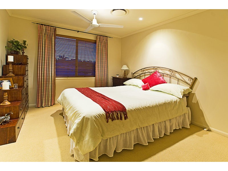 44 Crestwood Drive, Molendinar QLD 4214