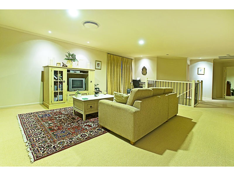 44 Crestwood Drive, Molendinar QLD 4214