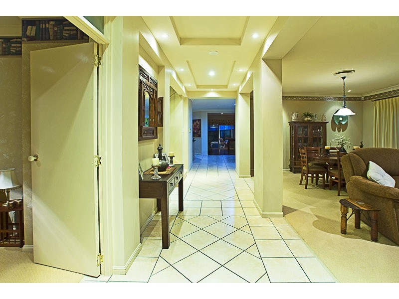 44 Crestwood Drive, Molendinar QLD 4214