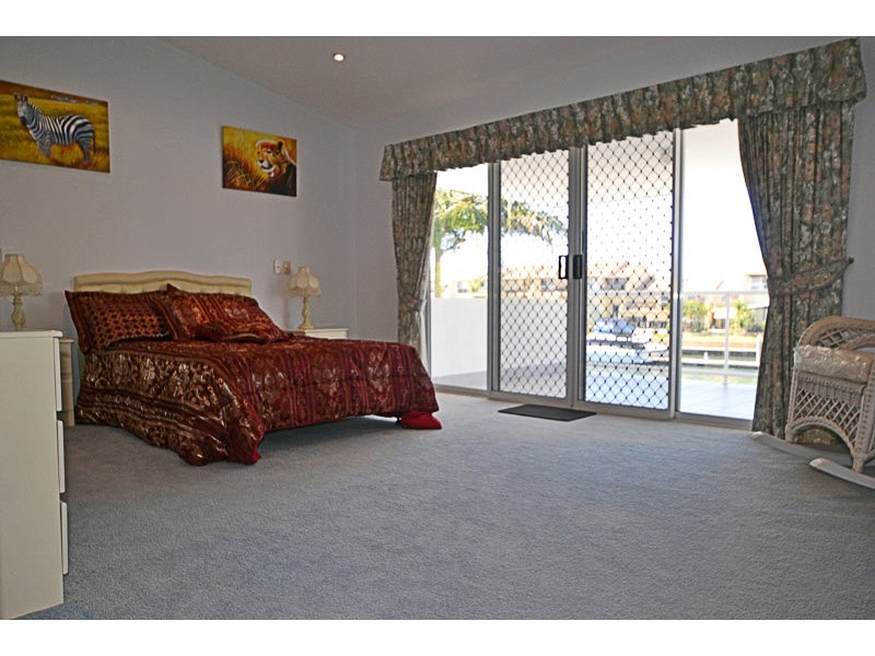 28 Sundance Way, Runaway Bay QLD 4216