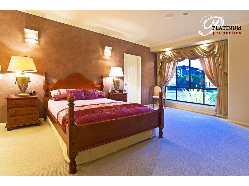 2114 Fernlea Close, Hope Island QLD 4212