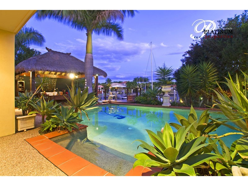 2114 Fernlea Close, Hope Island QLD 4212