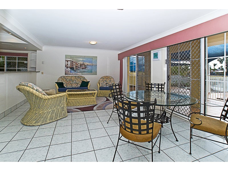52 Oxley Drive, Paradise Point QLD 4216