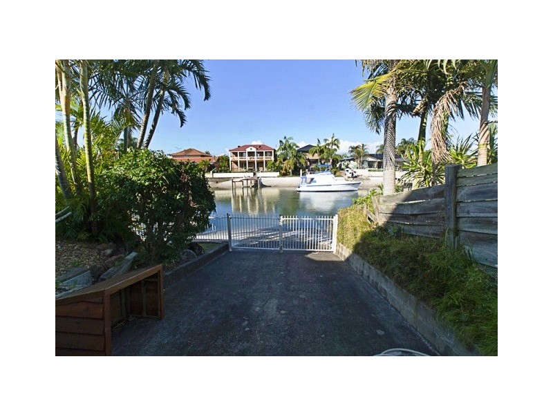 33 Seaspray Street, Paradise Point QLD 4216