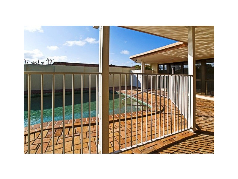33 Seaspray Street, Paradise Point QLD 4216