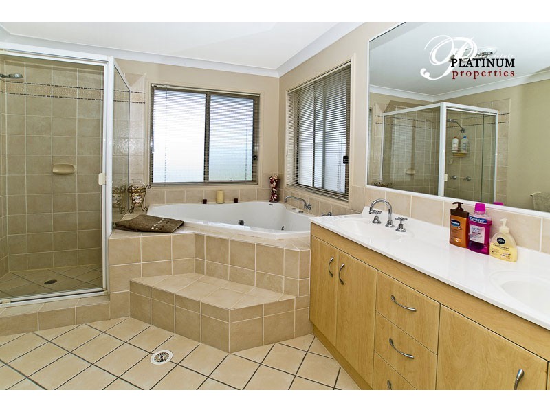 42 Gumleaf Drive, Molendinar QLD 4214
