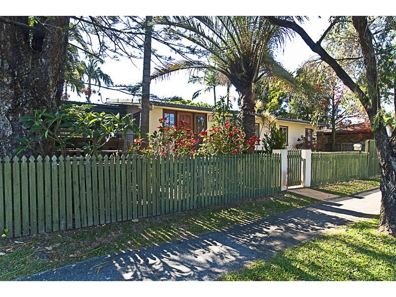 1/2 Middle Street, Labrador QLD 4215