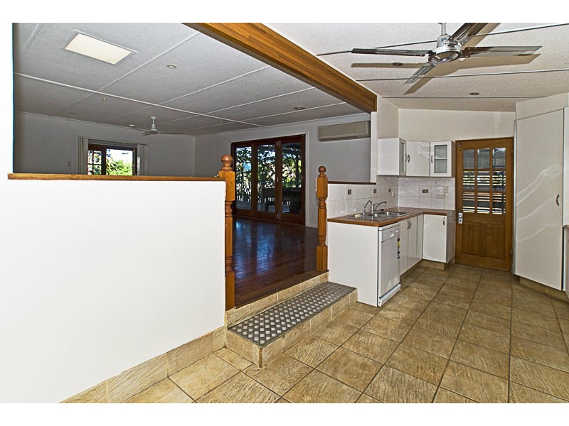 1/2 Middle Street, Labrador QLD 4215