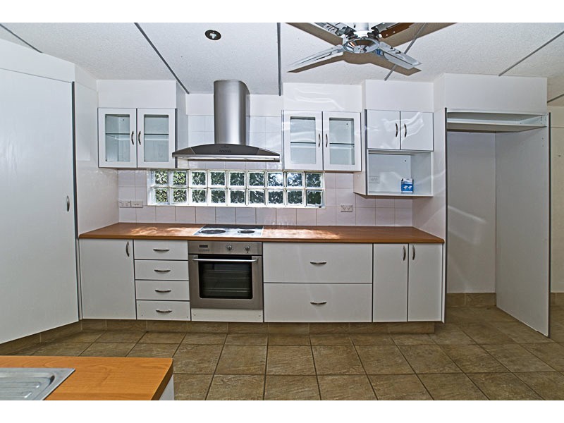 1/2 Middle Street, Labrador QLD 4215