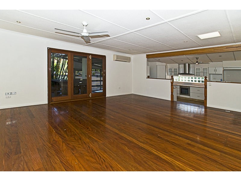 1/2 Middle Street, Labrador QLD 4215