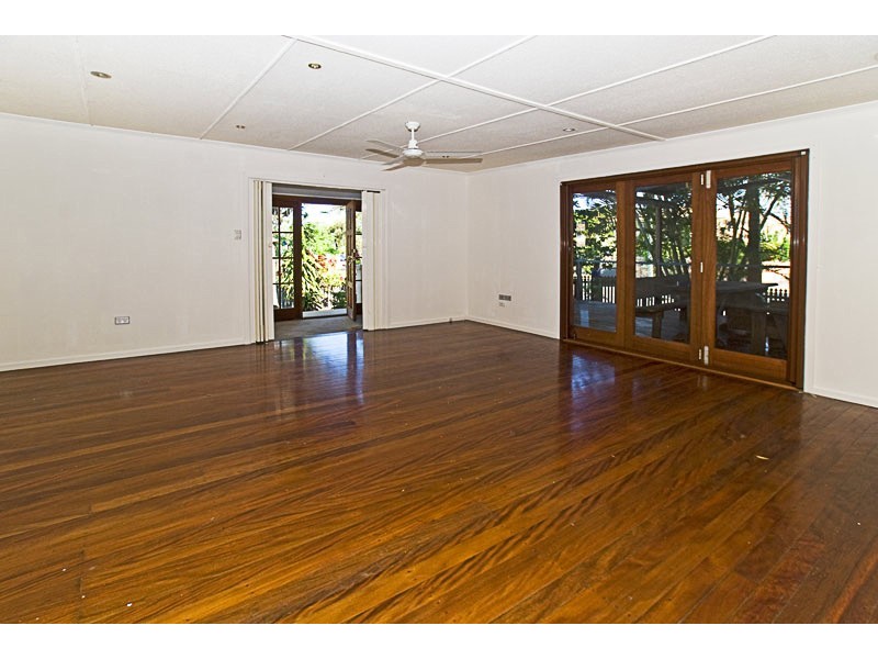 1/2 Middle Street, Labrador QLD 4215