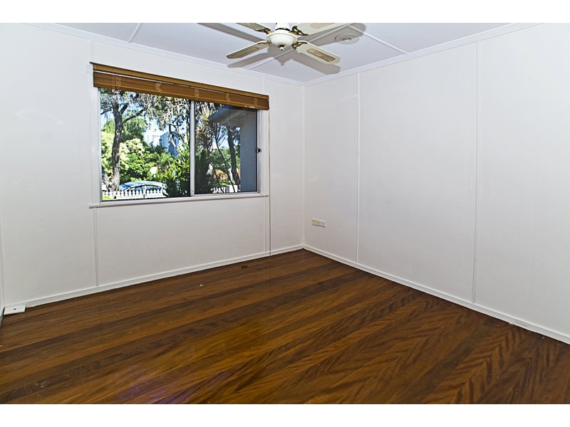 1/2 Middle Street, Labrador QLD 4215