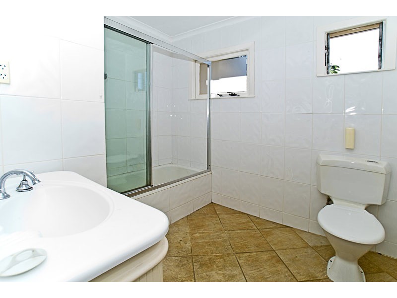 1/2 Middle Street, Labrador QLD 4215