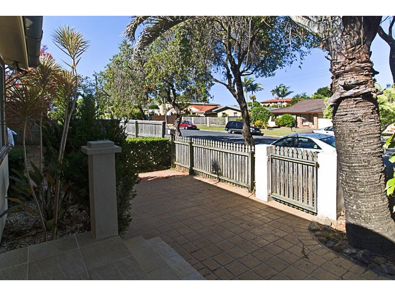 1/2 Middle Street, Labrador QLD 4215