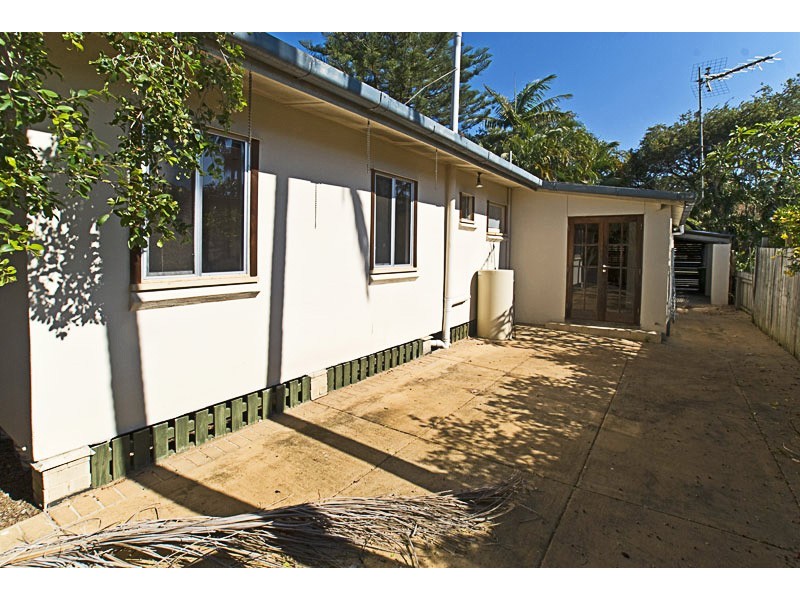 1/2 Middle Street, Labrador QLD 4215