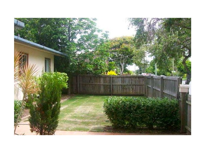 1/2 Middle Street, Labrador QLD 4215