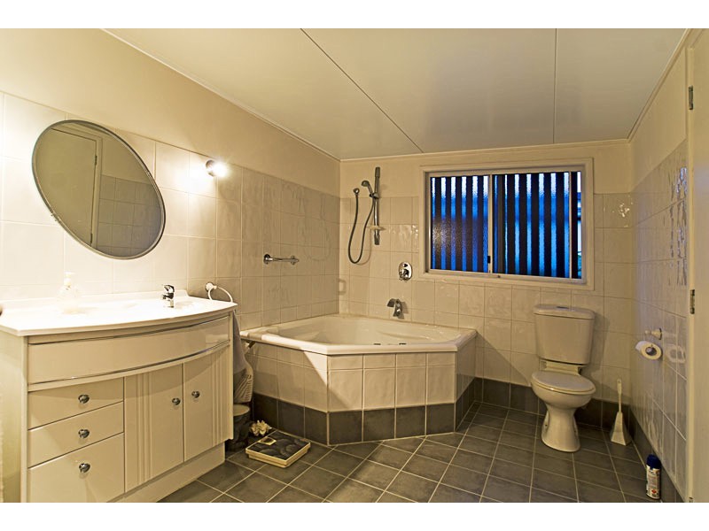 72 Bayview Street, Runaway Bay QLD 4216