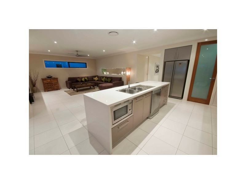 103 Compass Drive, Biggera Waters QLD 4216