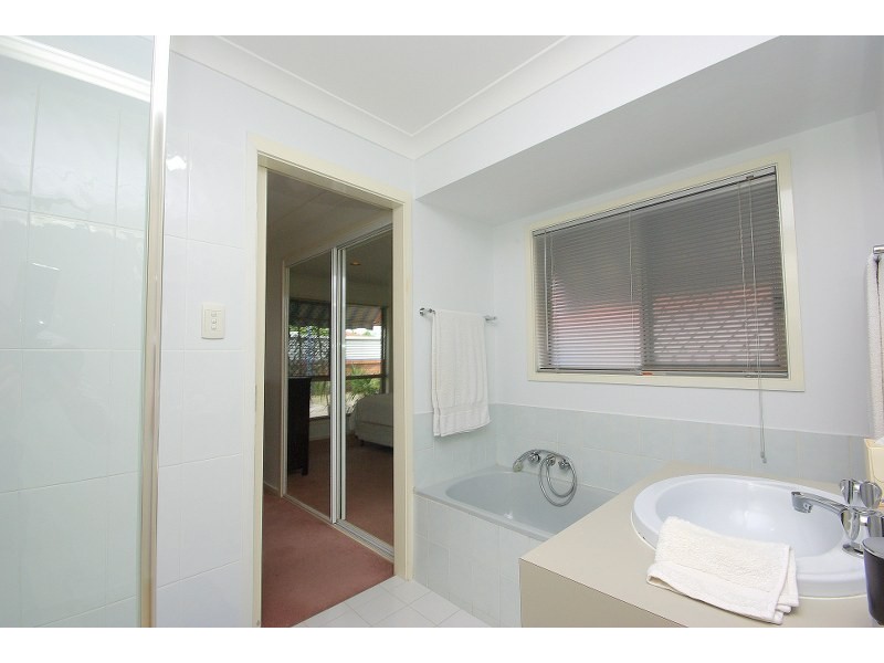 1/120 Oxley Drive, Paradise Point QLD 4216