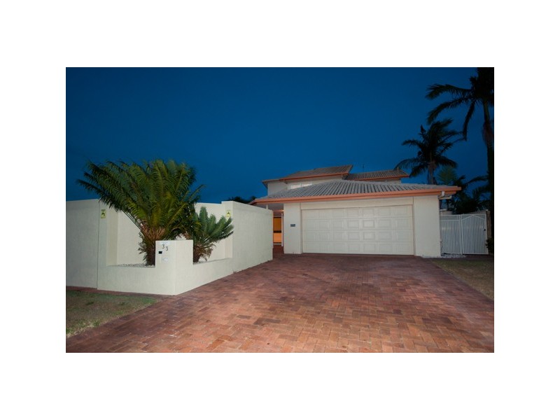 33 Seaspray Street, Paradise Point QLD 4216