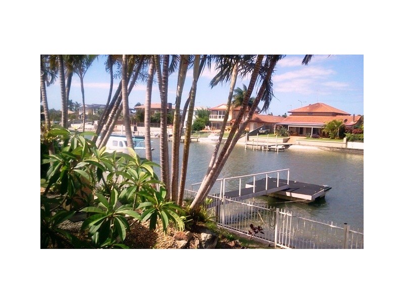 33 Seaspray Street, Paradise Point QLD 4216