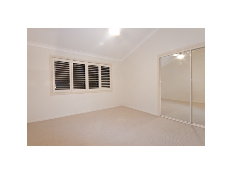 33 Seaspray Street, Paradise Point QLD 4216