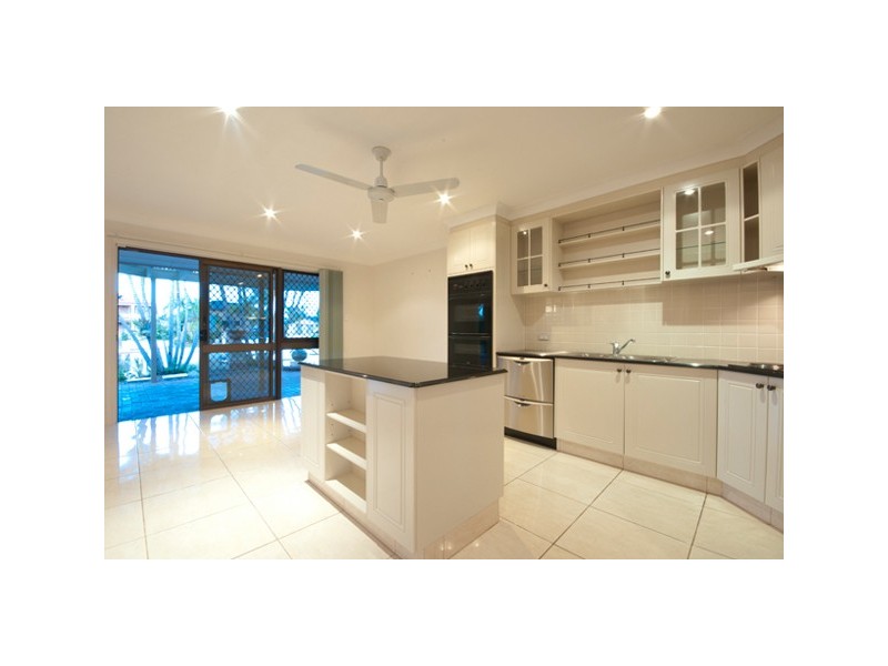 33 Seaspray Street, Paradise Point QLD 4216