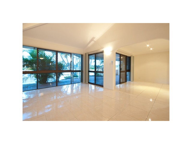 33 Seaspray Street, Paradise Point QLD 4216