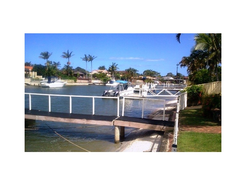 33 Seaspray Street, Paradise Point QLD 4216