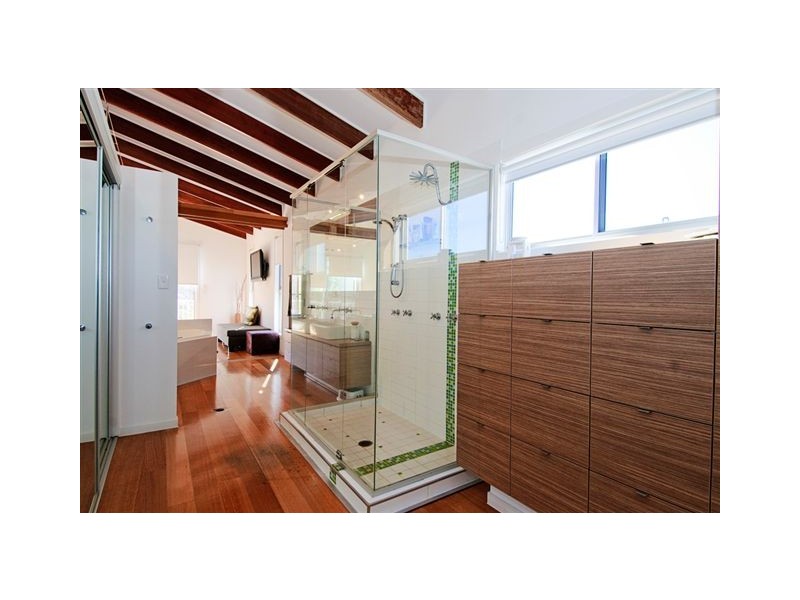 2/17 Errol Avenue, Paradise Point QLD 4216
